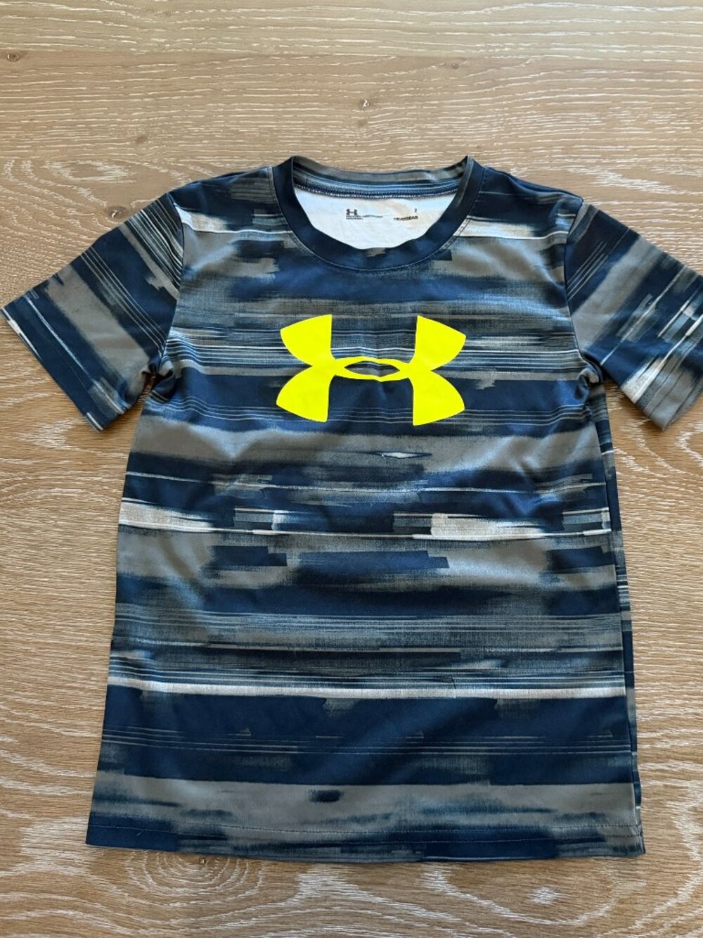 Little boys Under Armour blue/yellow heatgear short sleeve top shirt size 7